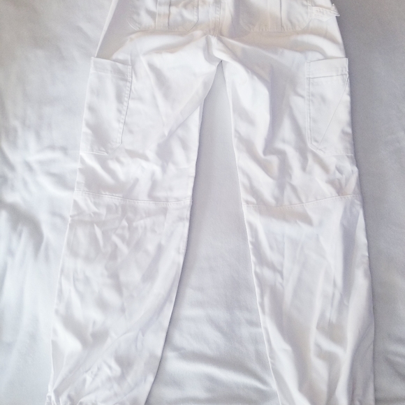 NWOT Blue & White Breathable Scrub Set - Picture 4 of 6